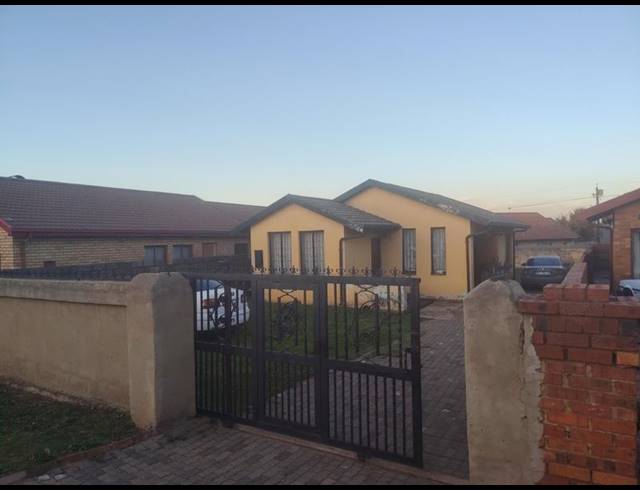 3 BEDROOM HOUSE FOR SALE IN MOROKA